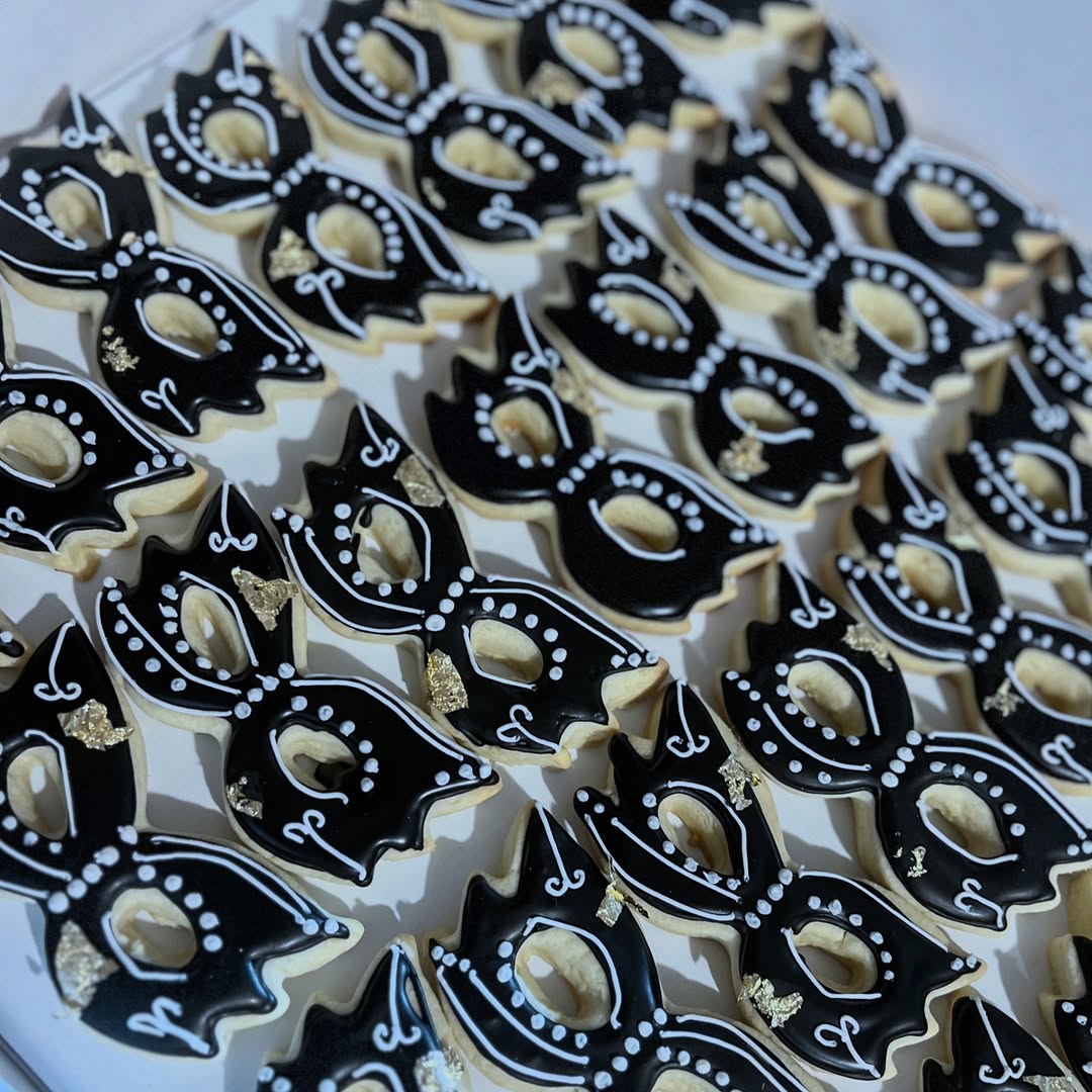Black and gold Purim masquerade mask cookies